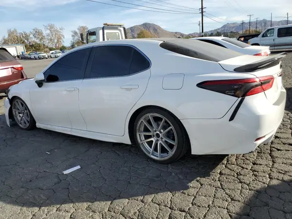 4T1B11HK3JU520815 2018 TOYOTA CAMRY - Image 2