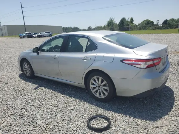 4T1B11HK3JU522175 2018 TOYOTA CAMRY - Image 2