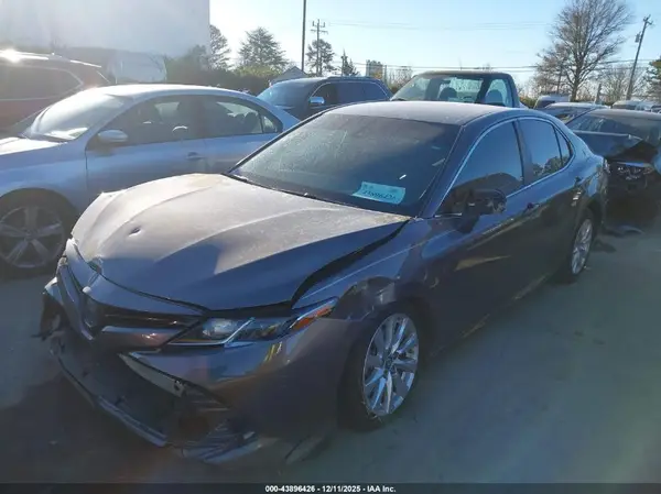 4T1B11HK3JU523245 2018 TOYOTA CAMRY - Image 2