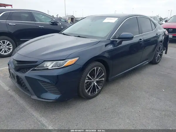 4T1B11HK3JU523696 2018 TOYOTA CAMRY - Image 2
