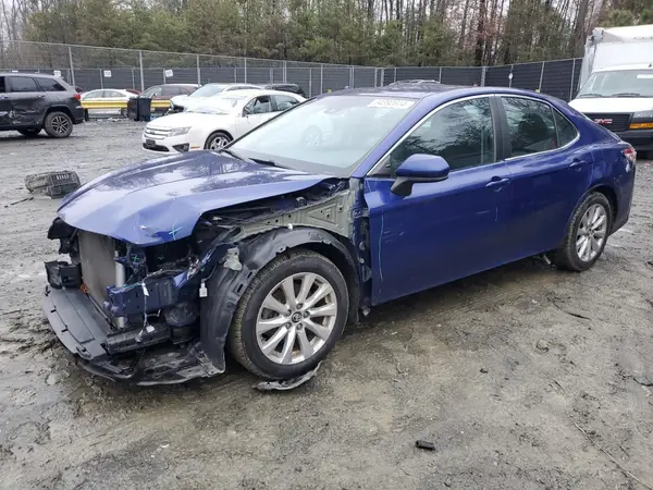 4T1B11HK3JU524069 2018 TOYOTA CAMRY - Image 1