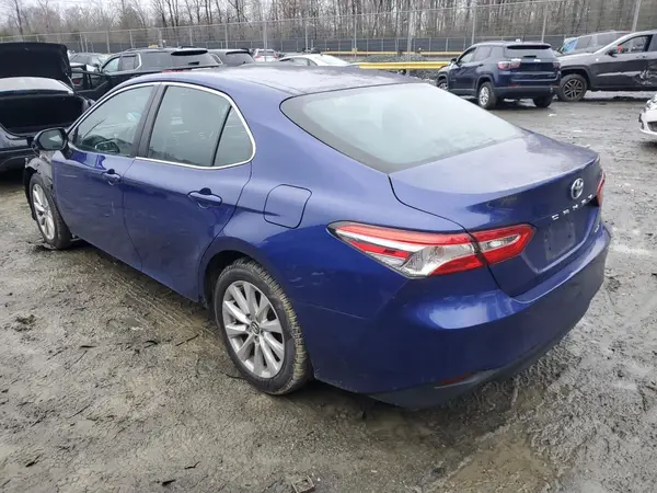 4T1B11HK3JU524069 2018 TOYOTA CAMRY - Image 2