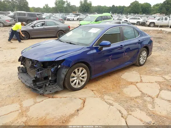 4T1B11HK3JU524637 2018 TOYOTA CAMRY - Image 2