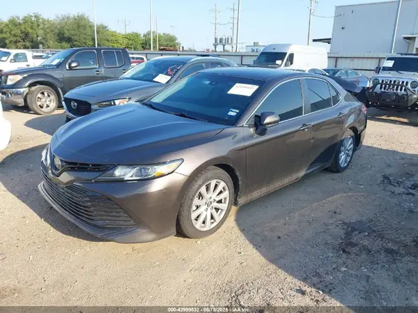 4T1B11HK3JU524735 2018 TOYOTA CAMRY - Image 2