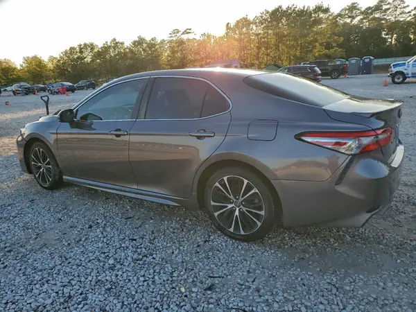 4T1B11HK3JU525710 2018 TOYOTA CAMRY - Image 2