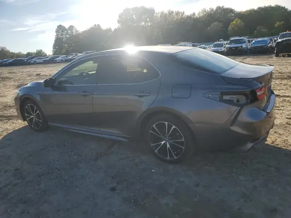 4T1B11HK3JU526128 2018 TOYOTA CAMRY - Image 2