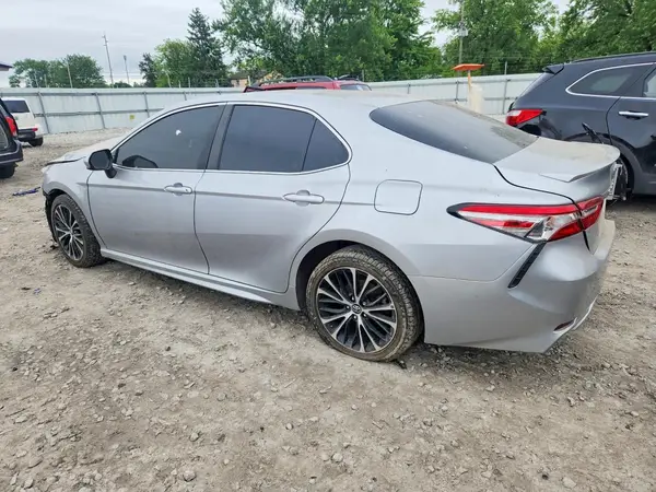 4T1B11HK3JU526758 2018 TOYOTA CAMRY - Image 2
