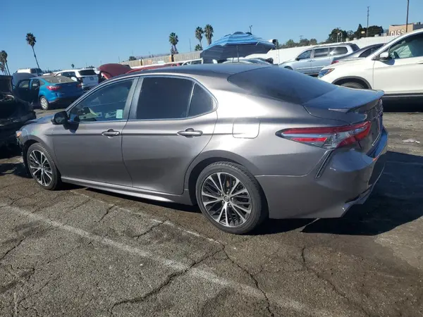 4T1B11HK3JU526842 2018 TOYOTA CAMRY - Image 2