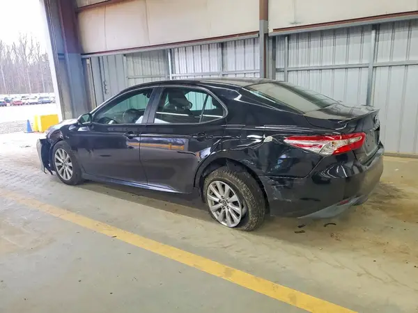 4T1B11HK3JU528512 2018 TOYOTA CAMRY - Image 2