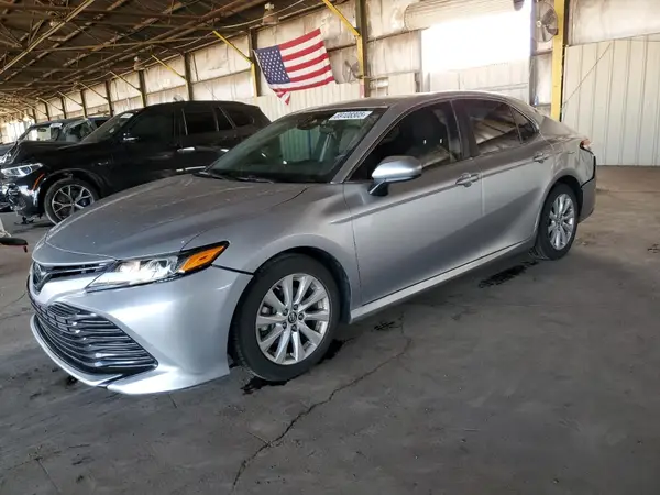 4T1B11HK3JU529529 2018 TOYOTA CAMRY - Image 1
