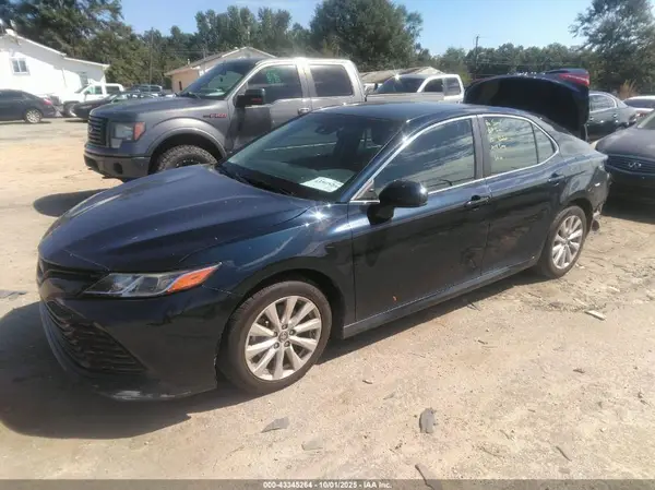 4T1B11HK3JU529577 2018 TOYOTA CAMRY - Image 2