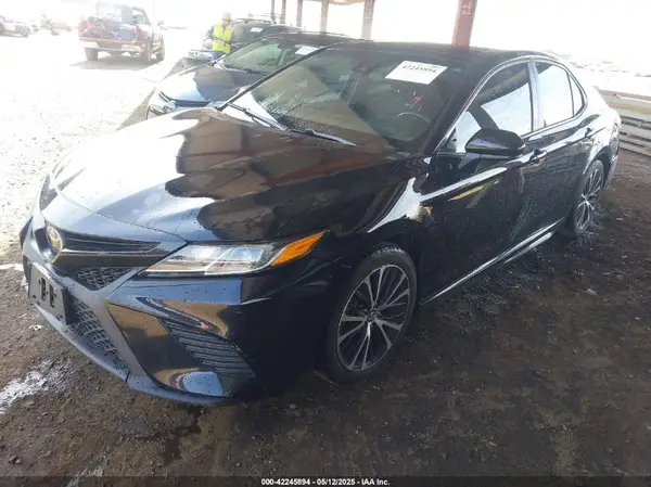 4T1B11HK3JU529787 2018 TOYOTA CAMRY - Image 2