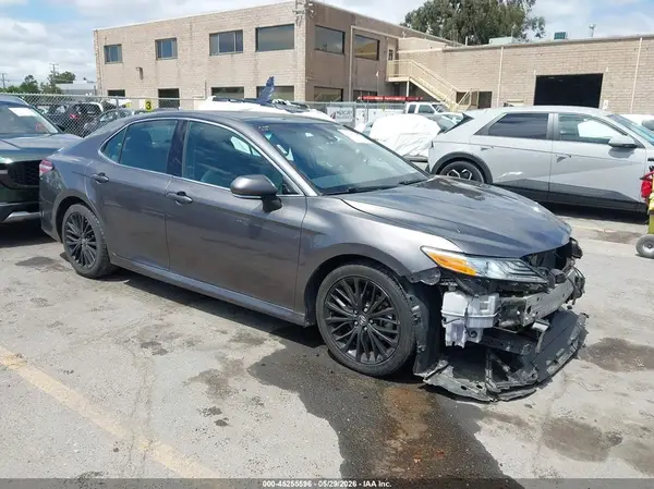4T1B11HK3JU530051 2018 TOYOTA CAMRY - Image 1
