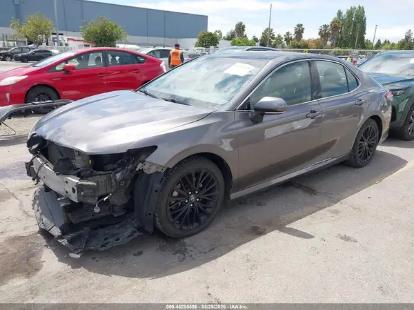 4T1B11HK3JU530051 2018 TOYOTA CAMRY - Image 2