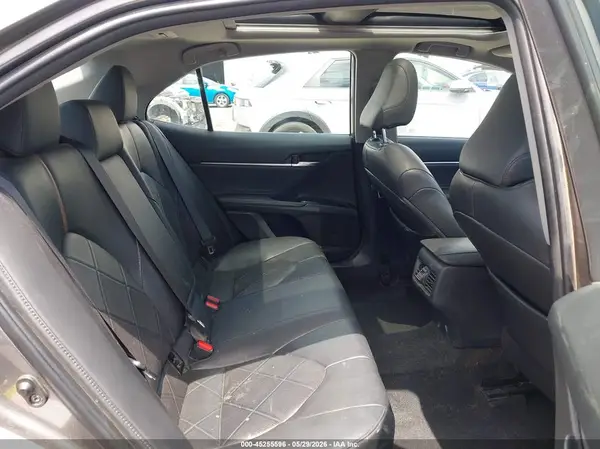 4T1B11HK3JU530051 2018 TOYOTA CAMRY - Image 8