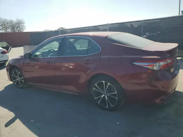 4T1B11HK3JU530129 2018 TOYOTA CAMRY - Image 2
