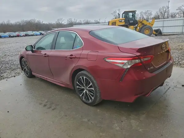 4T1B11HK3JU530499 2018 TOYOTA CAMRY - Image 2