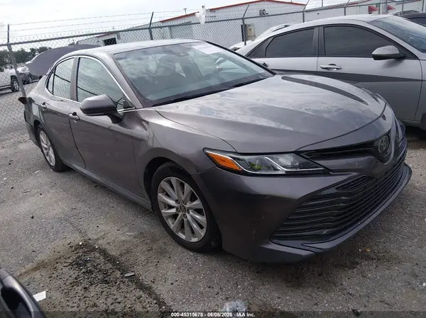 4T1B11HK3JU530907 2018 TOYOTA CAMRY - Image 1