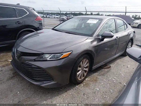 4T1B11HK3JU530907 2018 TOYOTA CAMRY - Image 2