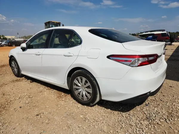 4T1B11HK3JU531863 2018 TOYOTA CAMRY - Image 2