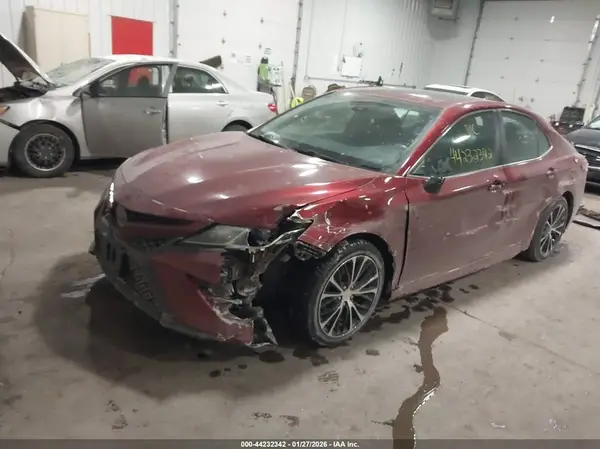 4T1B11HK3JU533242 2018 TOYOTA CAMRY - Image 2