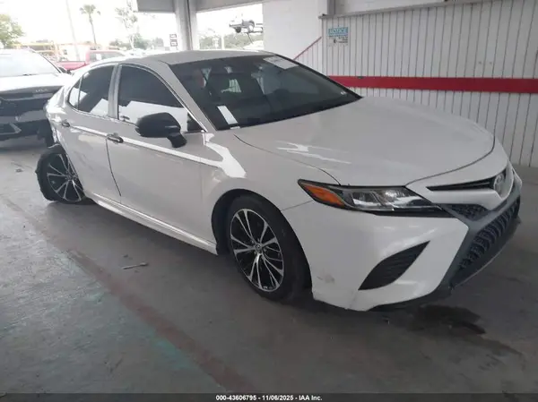 4T1B11HK3JU535637 2018 TOYOTA CAMRY - Image 1