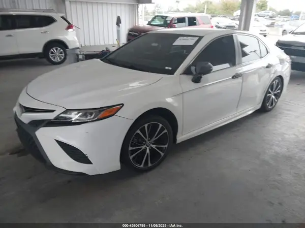4T1B11HK3JU535637 2018 TOYOTA CAMRY - Image 2