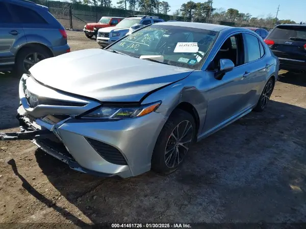 4T1B11HK3JU537873 2018 TOYOTA CAMRY - Image 2