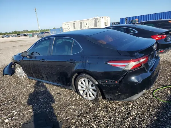 4T1B11HK3JU538196 2018 TOYOTA CAMRY - Image 2