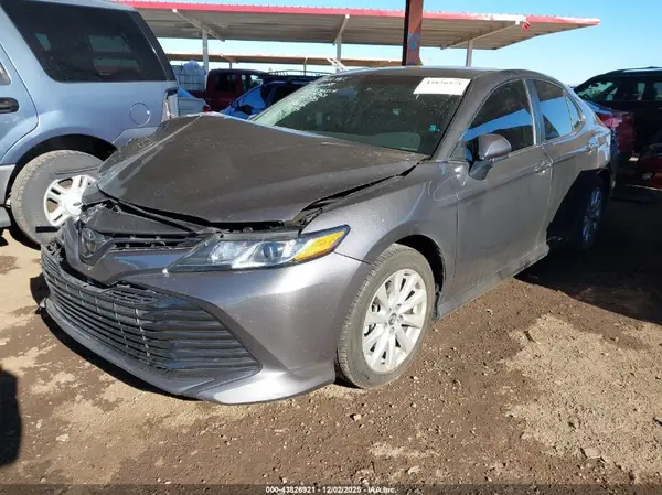 4T1B11HK3JU538215 2018 TOYOTA CAMRY - Image 2