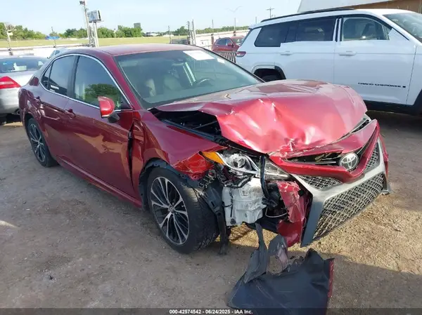 4T1B11HK3JU538294 2018 TOYOTA CAMRY - Image 1