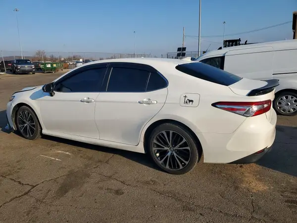 4T1B11HK3JU543883 2018 TOYOTA CAMRY - Image 2