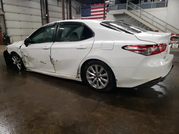 4T1B11HK3JU543947 2018 TOYOTA CAMRY - Image 2