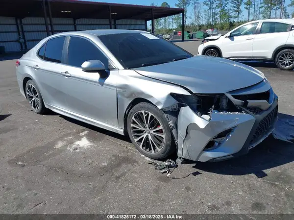 4T1B11HK3JU544385 2018 TOYOTA CAMRY - Image 1