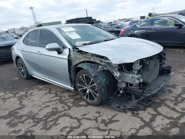 4T1B11HK3JU547576 2018 TOYOTA CAMRY - Image 1