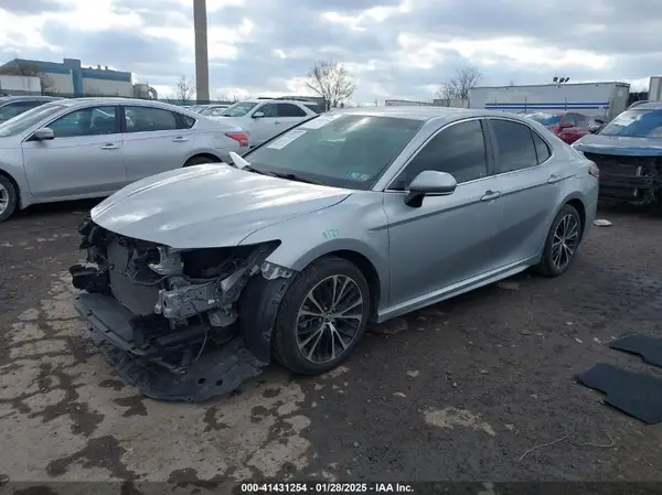 4T1B11HK3JU547576 2018 TOYOTA CAMRY - Image 2