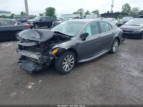 4T1B11HK3JU548615 2018 TOYOTA CAMRY - Image 2