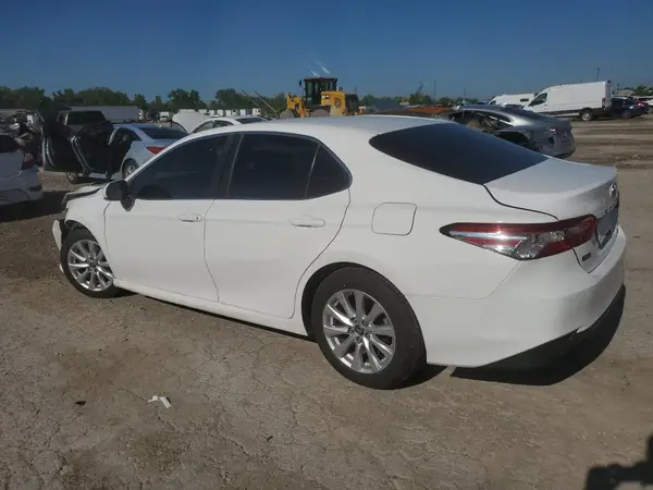 4T1B11HK3JU549201 2018 TOYOTA CAMRY - Image 2