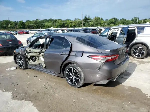 4T1B11HK3JU549358 2018 TOYOTA CAMRY - Image 2