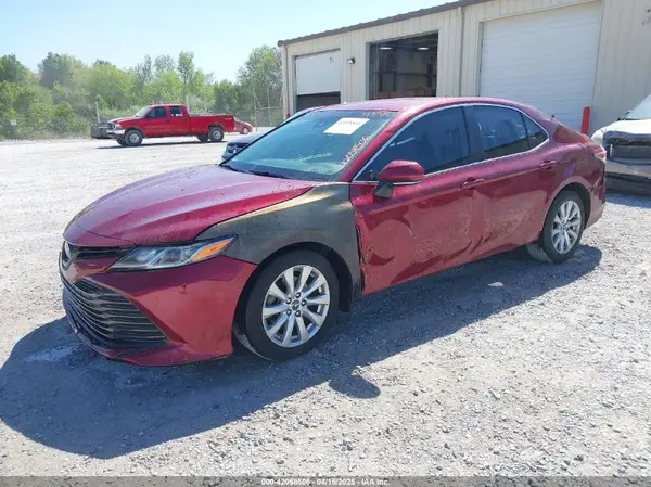4T1B11HK3JU549733 2018 TOYOTA CAMRY - Image 2