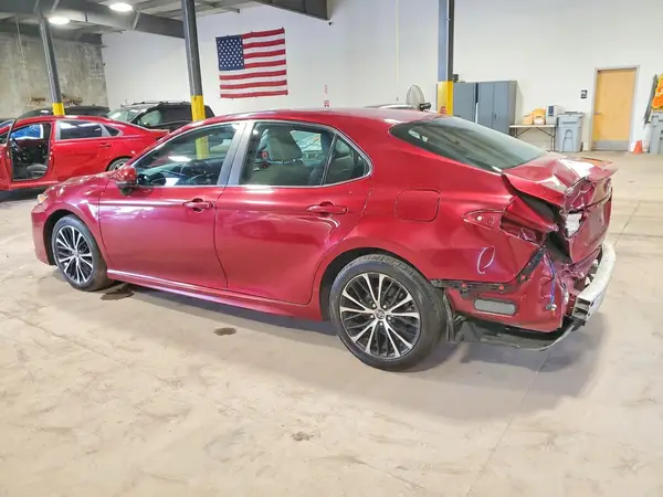 4T1B11HK3JU549747 2018 TOYOTA CAMRY - Image 2