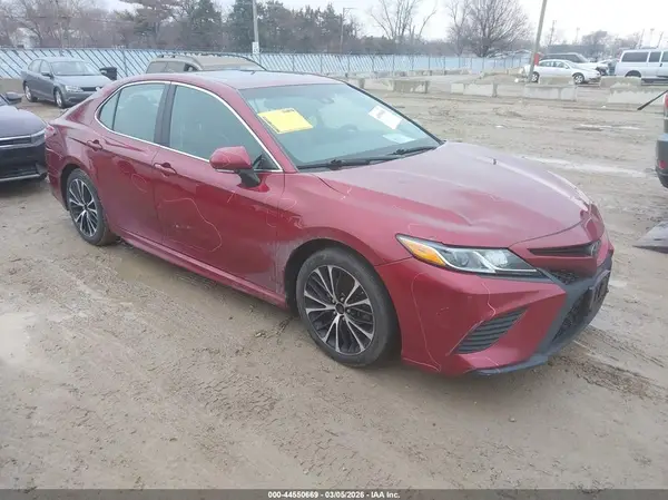 4T1B11HK3JU550221 2018 TOYOTA CAMRY - Image 1