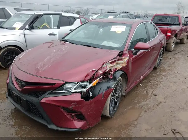 4T1B11HK3JU550803 2018 TOYOTA CAMRY - Image 2