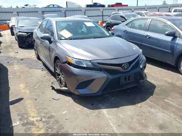 4T1B11HK3JU550946 2018 TOYOTA CAMRY - Image 1