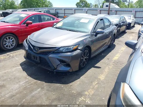 4T1B11HK3JU550946 2018 TOYOTA CAMRY - Image 2
