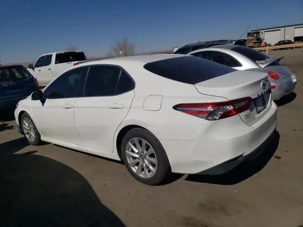 4T1B11HK3JU552177 2018 TOYOTA CAMRY - Image 2