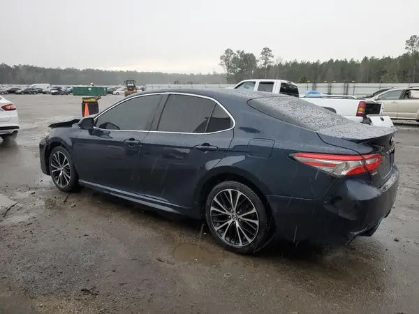 4T1B11HK3JU553913 2018 TOYOTA CAMRY - Image 2