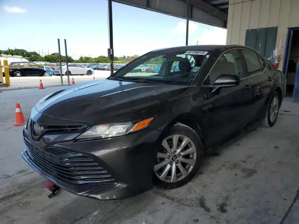 4T1B11HK3JU554060 2018 TOYOTA CAMRY - Image 1