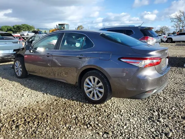 4T1B11HK3JU555256 2018 TOYOTA CAMRY - Image 2