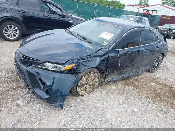 4T1B11HK3JU556861 2018 TOYOTA CAMRY - Image 2